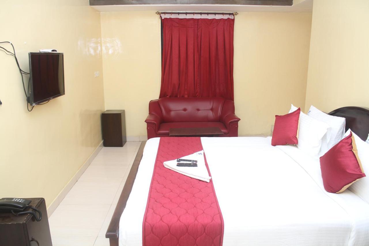 Skyry Hotels T Nagar チェンナイ エクステリア 写真